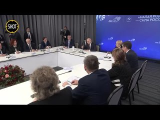 Путин: Украина отказалась от переговоров с Россией, придурки, давно бы всё закончилось.

Другие заявления..