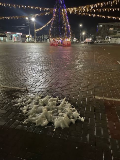 В Волгограде долгожданная зимняя сказка ❄🌨

Гулять по снежному городу — отдельное удовольствие..