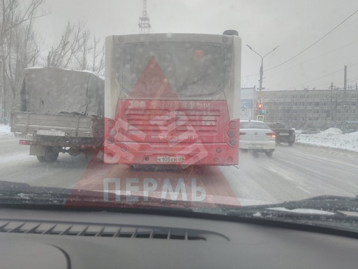 От подписчиков 

Уважаемый водитель автобуса 27 маршрута, двигаясь по Б. Гагарина в сторону Авторадио по..