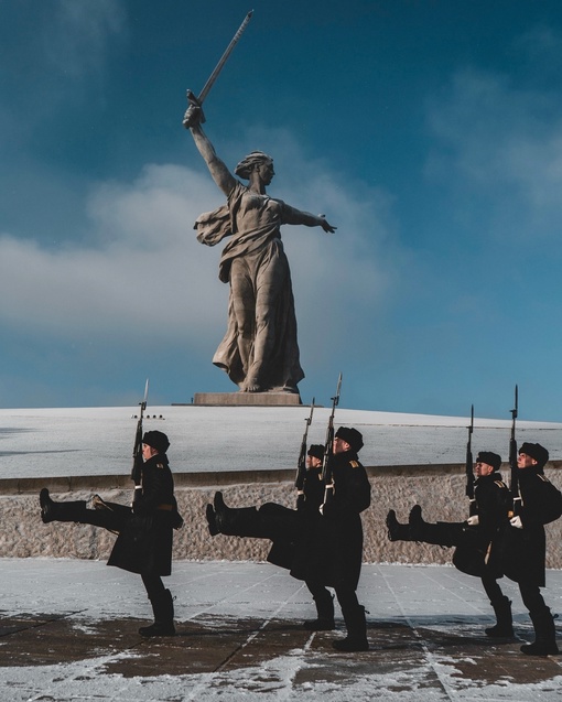 «Каждый день…. В любую погоду…»: в Волгограде рота Почётного караула отмечает 56 лет со дня образования..