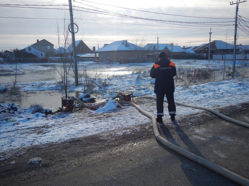 Приморско-Ахтарск затопило грунтовыми водами

С 16 января спасатели борются с подтоплениями в..