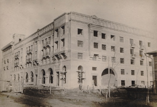 Строительство дома 116 на проспекте Гагарина. 1936-1937..