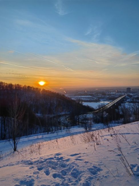 закат в НН💙

присылайте свои закаты в..