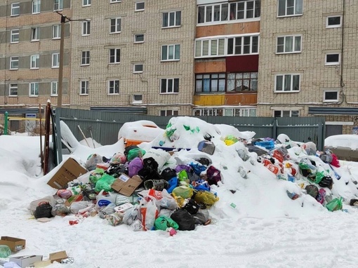 🗑 Нижний погряз в посленовогоднем мусоре

Каждый год одно и то же — с наступлением праздников,..