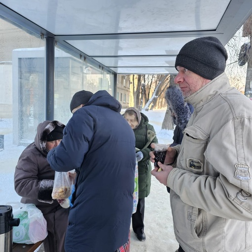 13.01.24 волонтеры центра "Твори Добро" раздавали еду на улице в количестве 50 упакованных обедов. 
Был сильный..