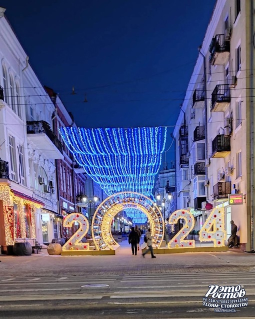 ✨🎄 В Ростове практически разобрали все новогодние инсталляции. Теперь они останутся только в памяти и на..