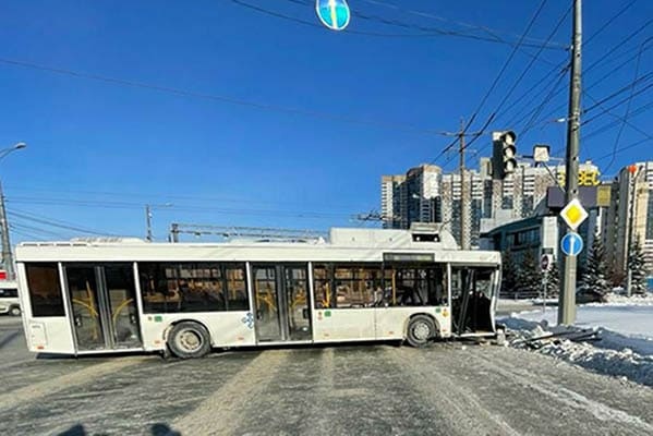 Прокуратура проводит проверку по факту столкновения двух автобусов в Самаре 

ДТП произошло примерно в 11:00 в..