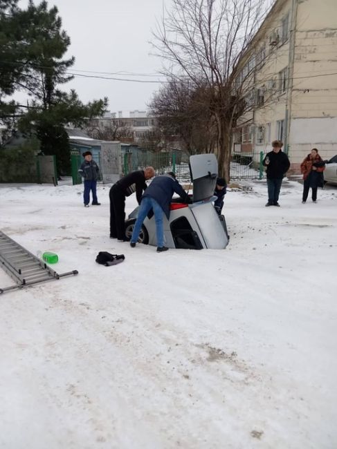 😧Автомобиль с водителем внутри провалился под асфальт

Подробности у нас в тг-канале, ссылка в источнике..