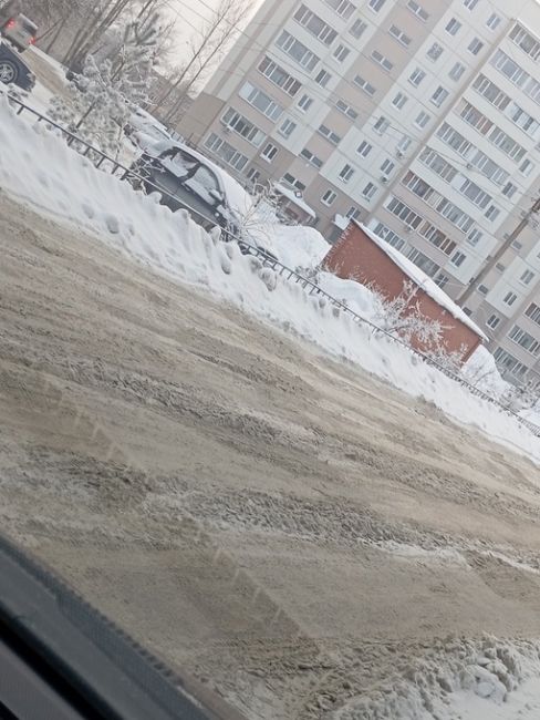 Когда же в Омске в нашем родном городе будет порядок!!!!! Почему ничего не убирается-дорога по ул. Бородина..