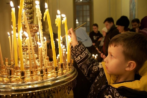 ☦️  Кадры с рождественской службы, которая прошла сегодня ночью в ростовском кафедральном..