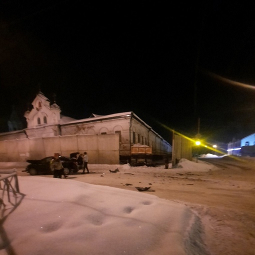 В Кунгуре грузовик снес пролёт бетонного забора у женского Иоанно-Предтеченский монастыря

Сегодня около 1.30..