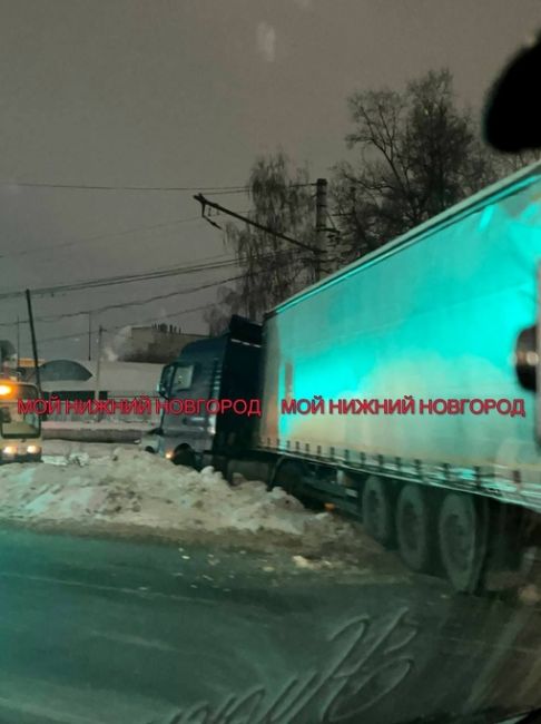 🗣Очередная фура вылетела в обочину на..