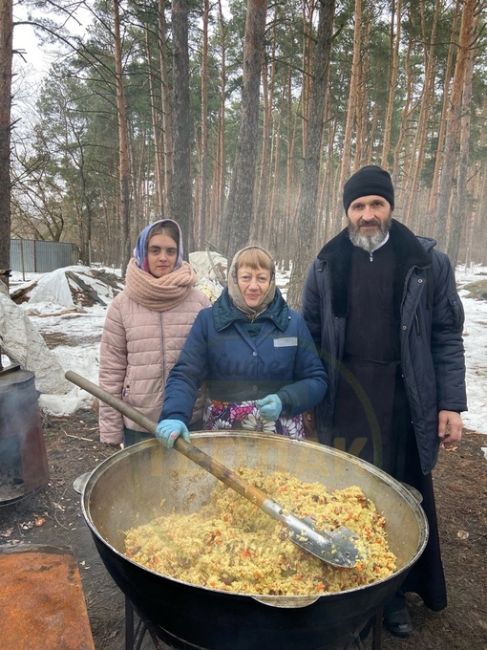 В храме святого Антония (Смирницкого) 27 января Прихожане и члены храма приготовили разнообразные блюда, для..