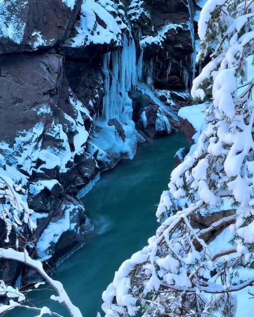 Заснеженные дороги Адыгеи❄️
📍Река Белая, Гранитный..