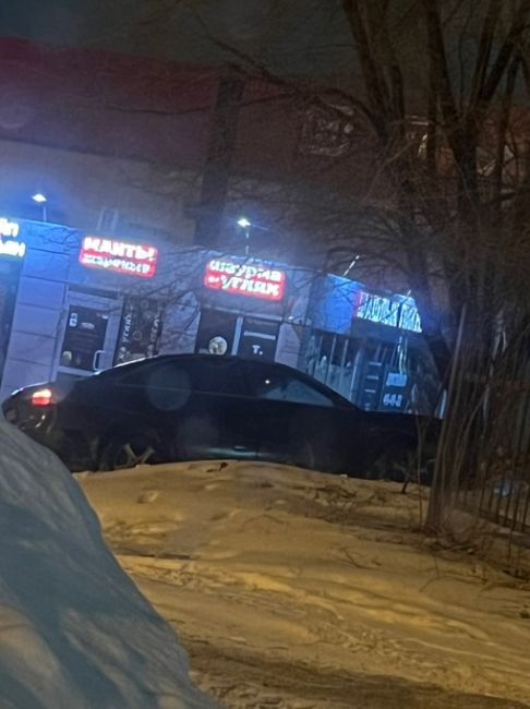 0:30 01.01.24
Лукашевича 10В водитель на Ауди в состоянии явного алкогольного опьянения совершил дтп влетел в..