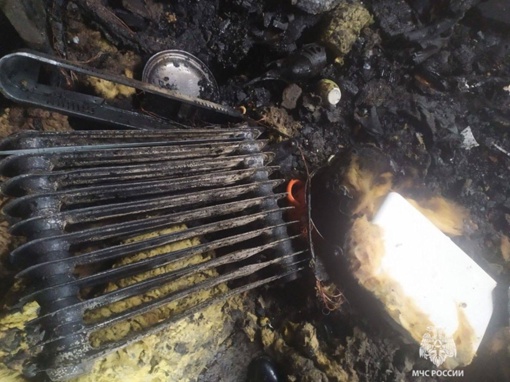 Масляный радиатор стал причиной пожара в Новошахтинске

В частном доме на Олимпийской, 10 начался пожар...