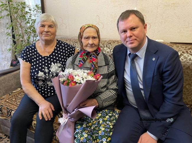 🥰В Уфе долгожительница отметила 105-й день рождения 
 
Мария Чернова родилась и выросла в деревне Укман..