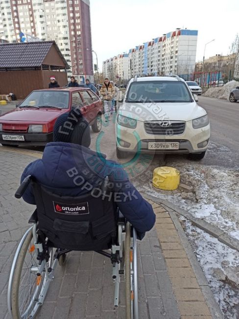 Вчера с сыном, инвалидом на коляске, решили прогуляться и не смогли дойти с Одинцова до Артамонова, везде..