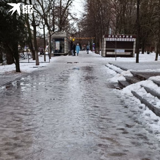 На улицах Ростова гололёд и прочие нечищенные пакости от коммунальщиков, жалуются..