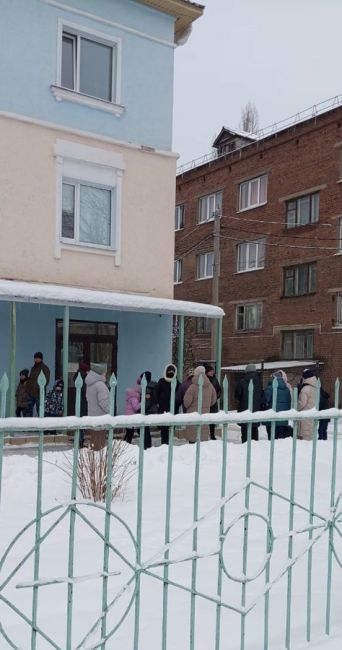 Вот так встречают БОЛЬНЫХ детей в детской поликлинике Борисоглебска .Это только малая часть. В несколько раз..