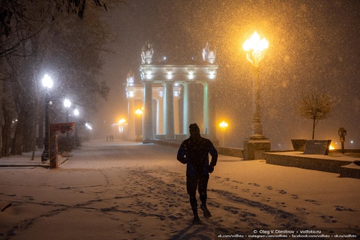 «Снегопад и огоньки»: продолжение зимней сказки в Волгограде ☃❄

Красота, да и только..