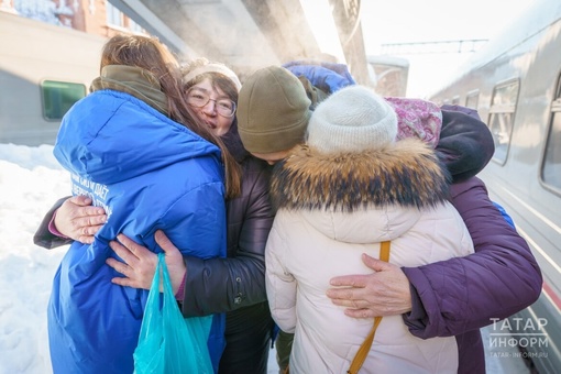 👩🏻‍🦰🇷🇺🧑🏻‍🦱Молодая семья медиков из Татарстана отправилась в зону СВО

24-летний Инсаф и 23-летняя..