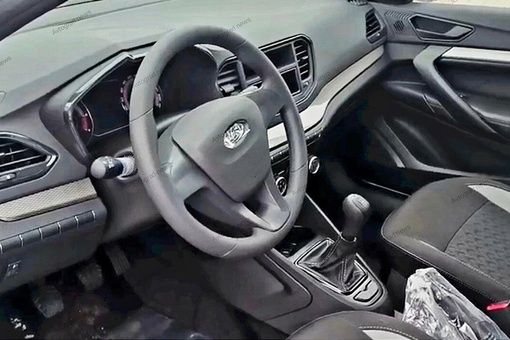 В России стартовали продажи «пустой» Lada Vesta — за почти 1,5 миллиона рублей. В новой комплектации в машине не..