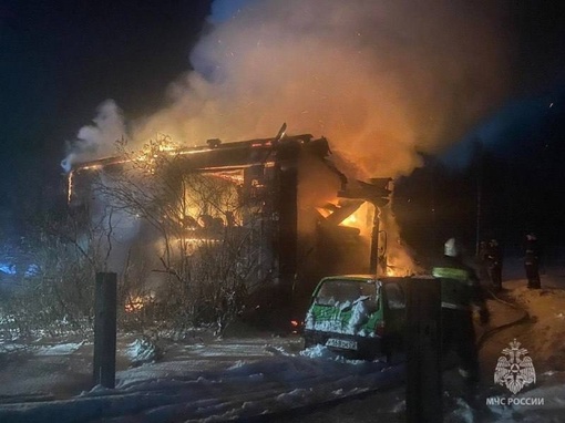 Страшная трагедия в Борском районе — в деревне Дуплево на пожаре погибли женщина и ее девятилетняя дочь.
..