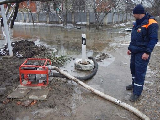 Приморско-Ахтарск затопило грунтовыми водами

С 16 января спасатели борются с подтоплениями в..