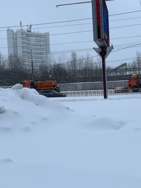 Сегодня думал, не откопаемся, сразу пошел на автобус. 
 
Нижегородцы, как думаете, за сколько я добрался от..