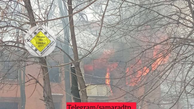 Горит, как спичка: в Самаре 17 февраля на ул. Советской вспыхнул многоквартирный дом 

Жители соседней высотки..