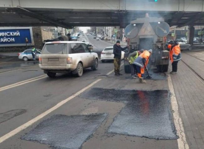 Власти Ростова потратят в этом году 1,5 млрд рублей на ремонт дорог в городе. 

Рекордный бюджет на дорожные..