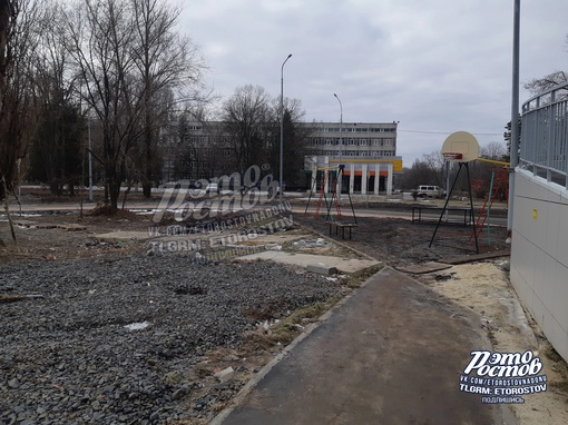 💩 Благоустройство городской среды на Зорге, вернее, его отсутствие. Рядом построили школу, несколько..