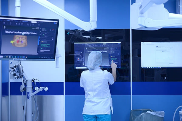 В Самаре открылась первая в стране «цифровая операционная» с системой хирургической навигации 

Появилась..
