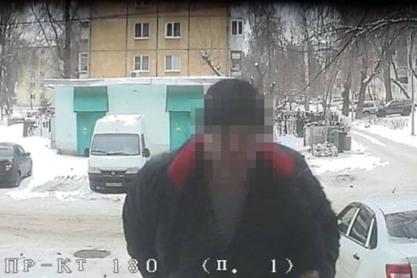 В Самаре поймали курьера, который забрал у старика 1,5 млн рублей для мошенников

Злоумышленники сообщили..