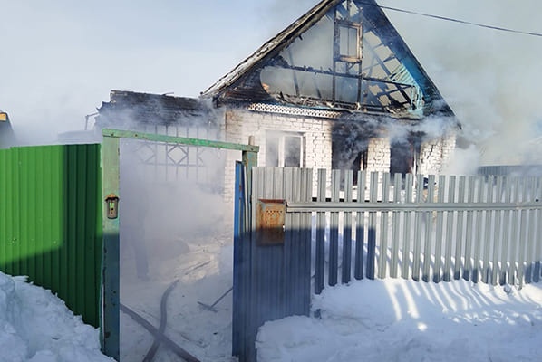 В Самарской области 64-летняя женщина погибла при пожаре в частном доме 

Пожарным удалось спасти 66-летнего..