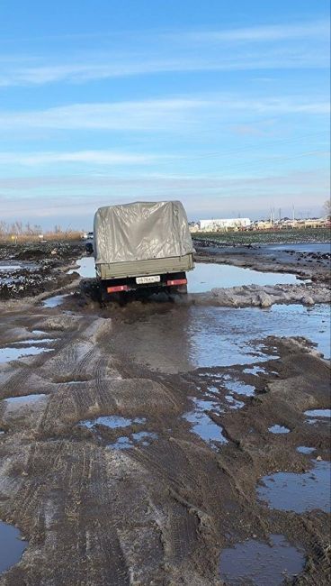 «Такая ситуация по дороге из КП Крепость в школу поселка Плодородного от ул. Петропавловская до ул...