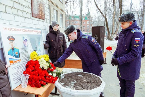 В честь погибшего на СВО выпускника школы №14 Алексея Демидова установили мемориальную доску в Воронеже 
..