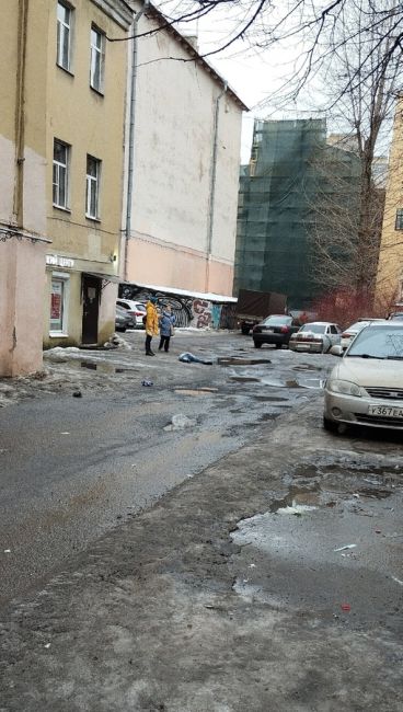 «Газелист» насмерть задавил петербурженку

Смертельное ДТП произошло сегодня утром возле дома №36 на 11-й..