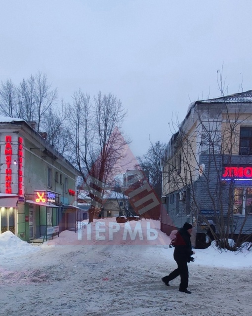 От подписчиков 

Проходя мимо домов лучше посматривайте наверх. Там вас могут ждать неприятные сюрпризы...