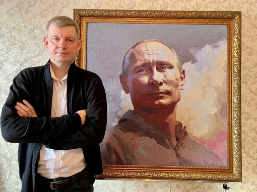 🇷🇺 Волгоградец сделал самый большой в мире портрет Владимира Путина из бисера 
 
Таким образом Антон..