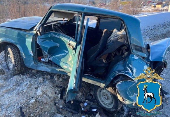 В Самарской области два человека попали в больницу после столкновения микроавтобуса и трех легковушек 

ДТП..