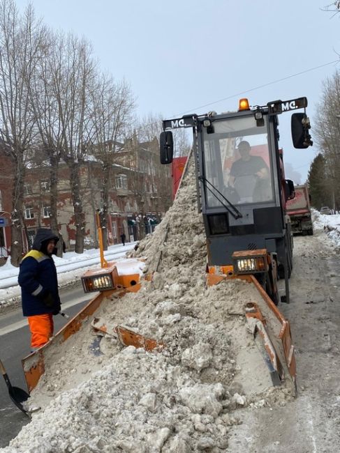 Дорожники сменили подход к уборке улиц от снега — омичи уже заметили перемены 
 
В городском управлении..