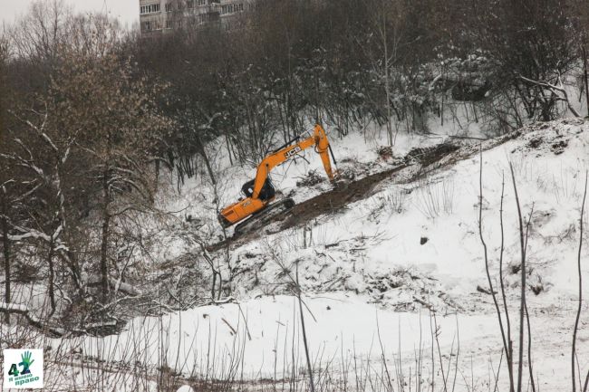 🏗🌳🚜

В овраге на улице Усилова вырубают деревья под строительство многоэтажных домов

25 января —..