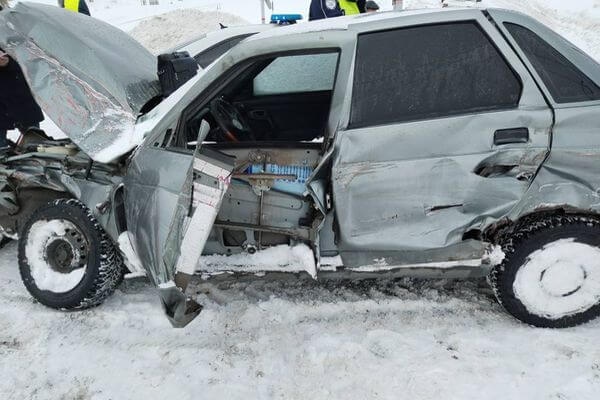 В Самаре легковушка влетела в электричку 

Пострадавших в результате аварии, случившейся утром 8 февраля 2024..