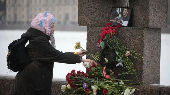 Матери Навального угрожают, что не отдадут тело

Следователи поставили пожилой женщине ультиматум: если она..
