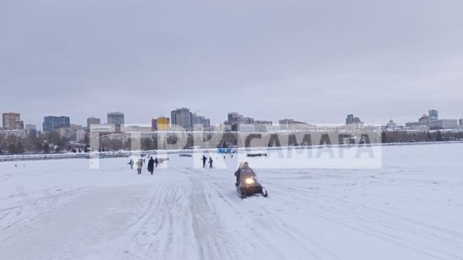 3 февраля жители Самары начали массово покидать город по льду 

Полюбуйтесь фото зимнего туристического..