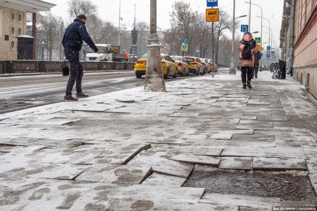 «Дрожь земли» у станции метро «Площадь Александра Невского». Петербуржцы жаловались на удручающее..