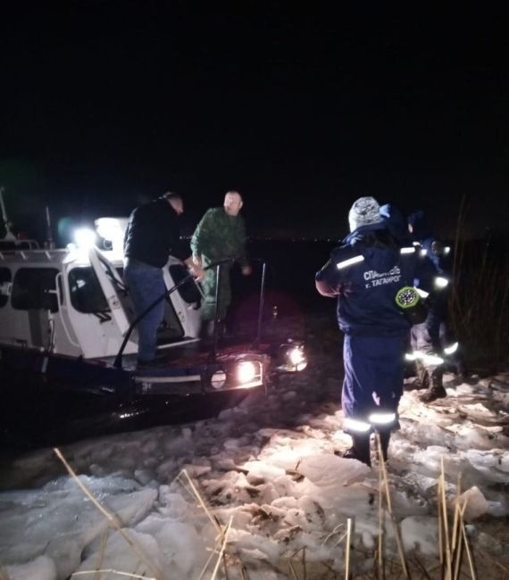 В Ростовской области спасли четырех детей, которых на льдине унесло в Азовское море. 
 
Инцидент случился..