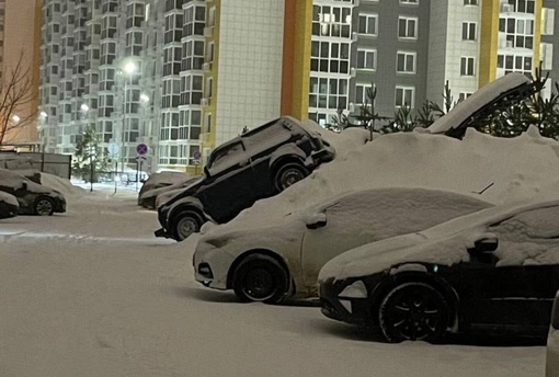 Ещё один казанский гений парковки. На этот раз в ЖК..